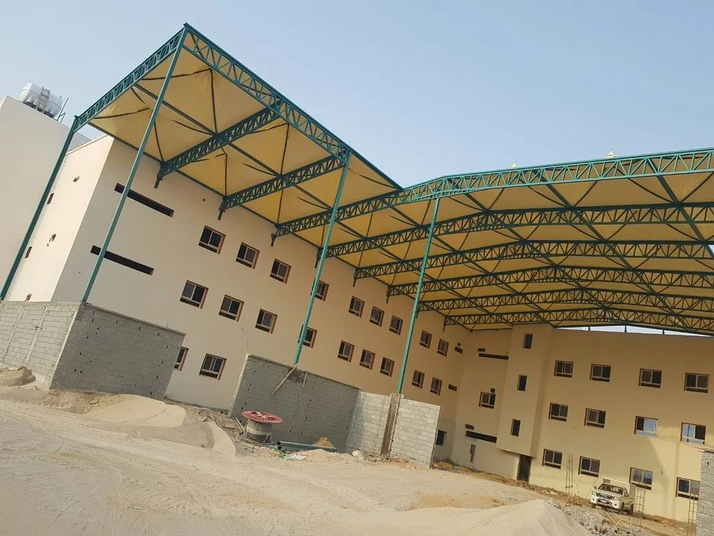 لماذا تحتاج المدارس في جدة إلى المظلات